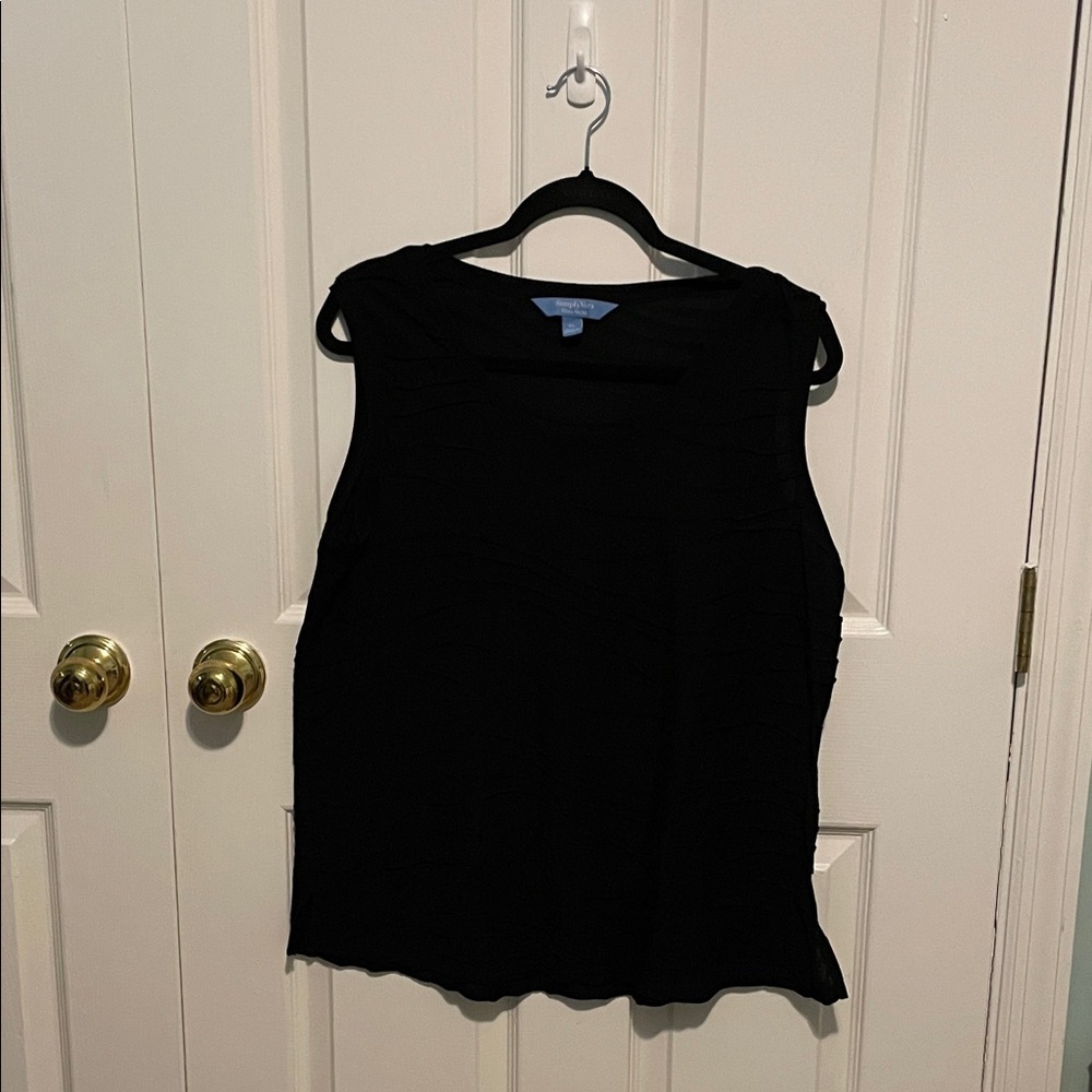 🐥Simply Vera Vera Wang Classic Black Sleeveless Top